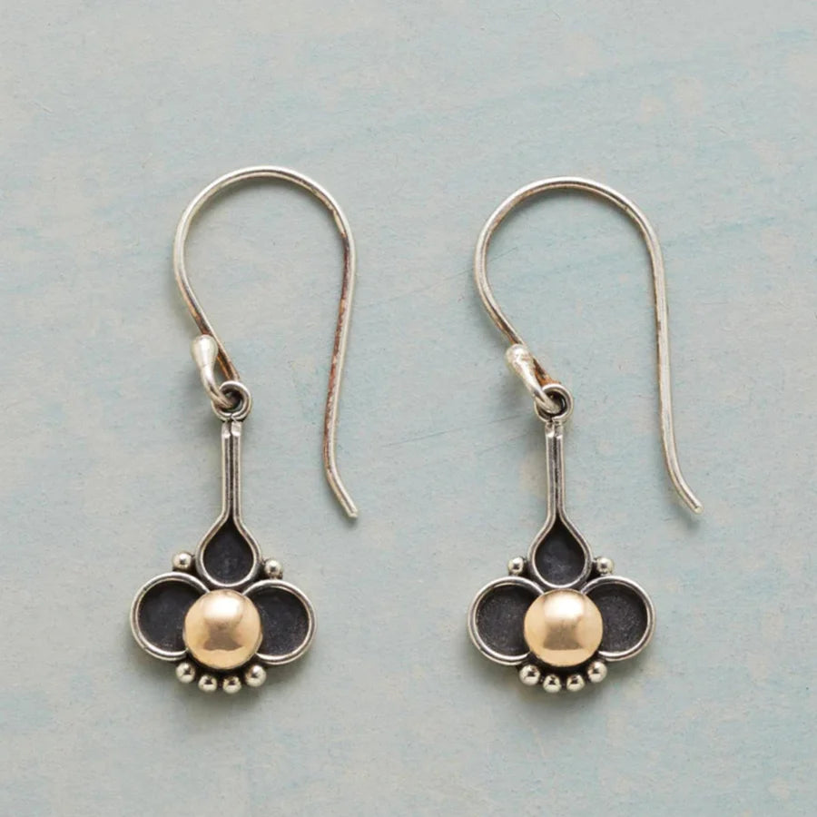 Boucles d'oreilles trèfle boho avec perles en or