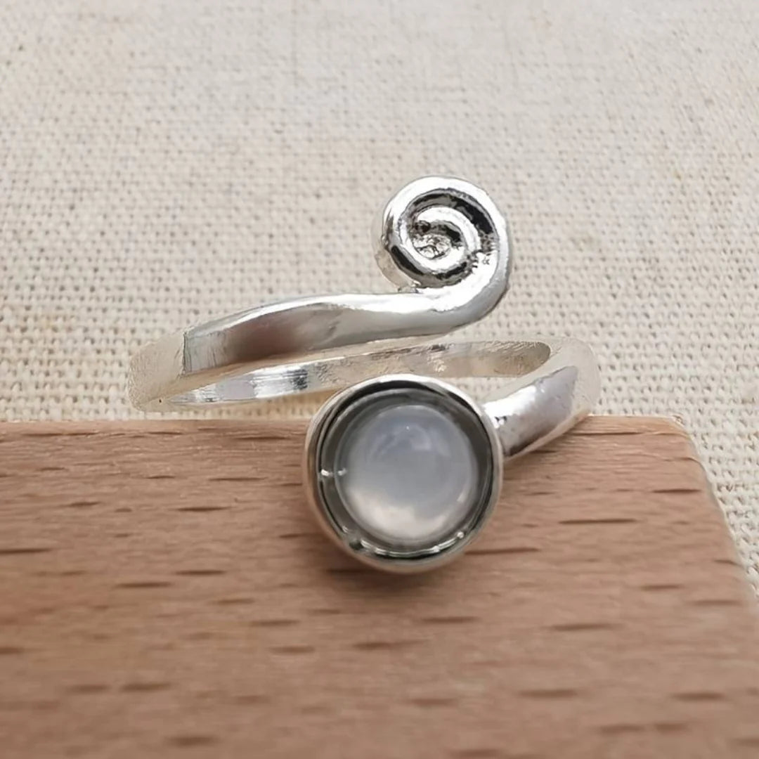 Bague en spirale avec pierre de lune vintage