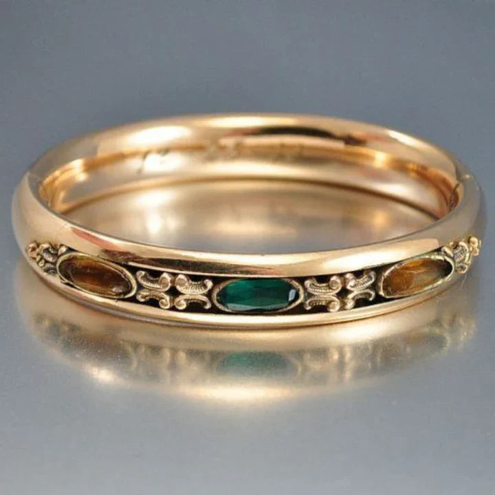 Bague en or avec incrustation de pierres colorées