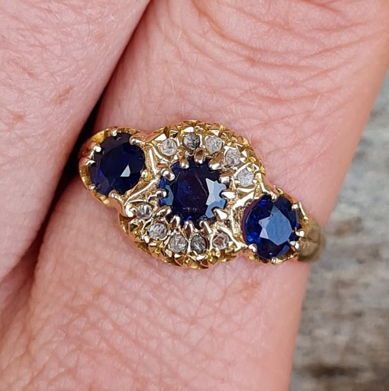 Bague vintage en zircon bleu étoilé