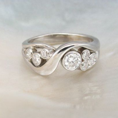 Bague en argent Vintage Spiral Zirconia