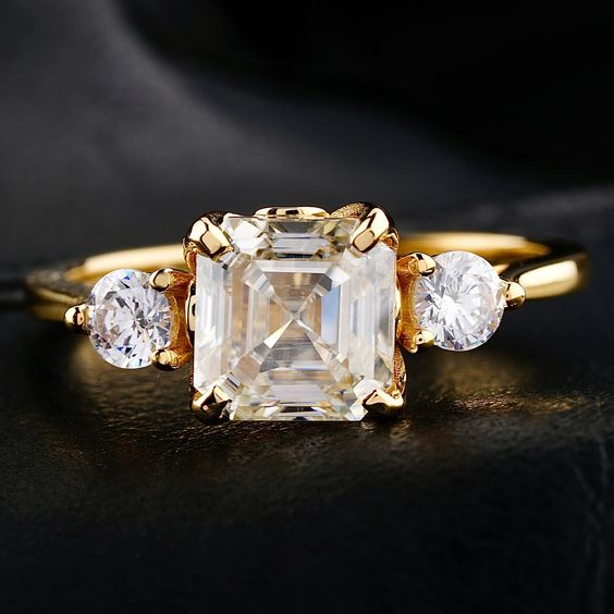 Bague vintage en or blanc brillant