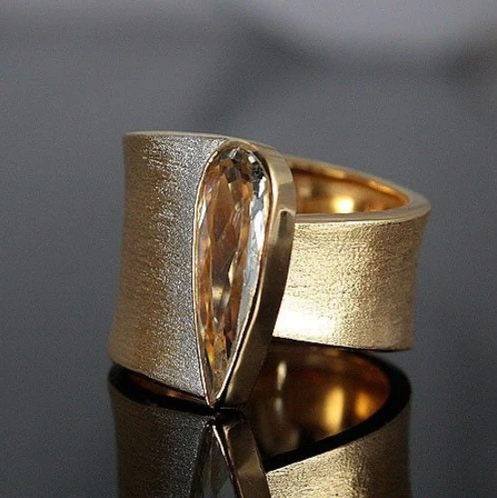 Bague en or avec cristal orange