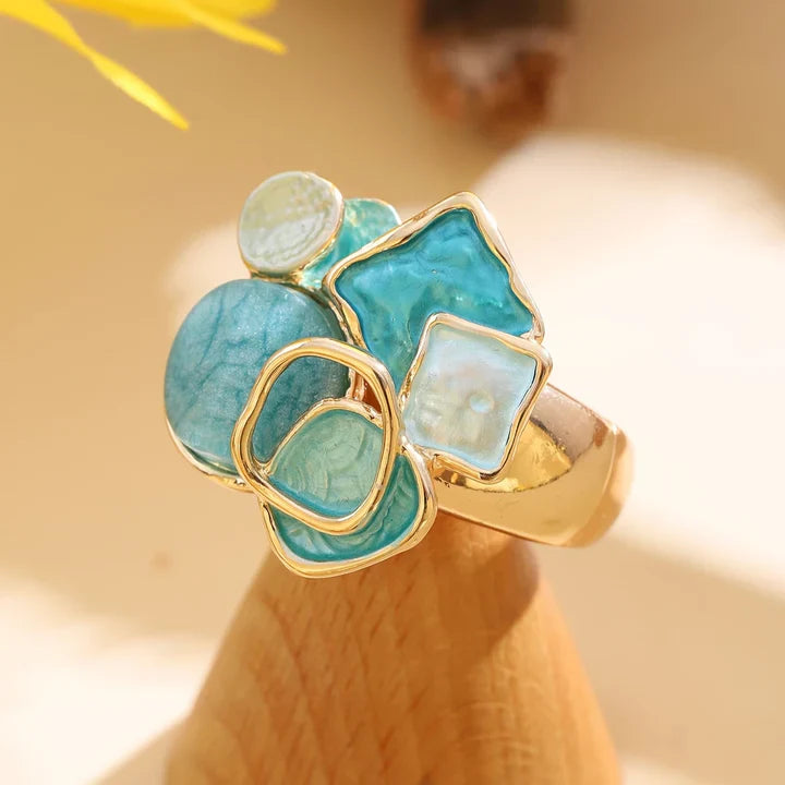 Bague en or avec émail bleu et blanc