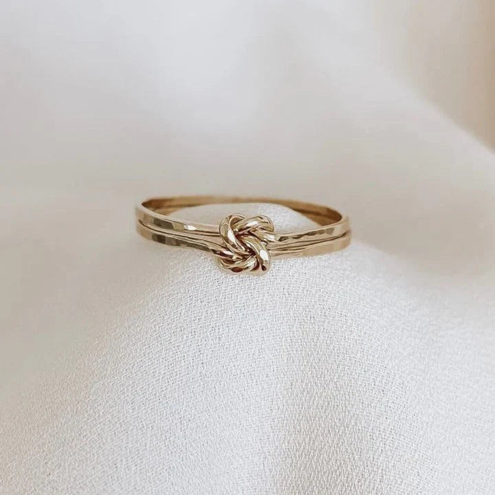 Bague nouée en or
