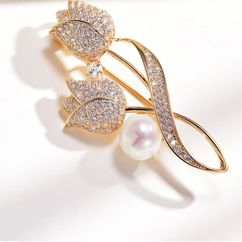 Broche Tulipe avec Zircon et Perle en Or