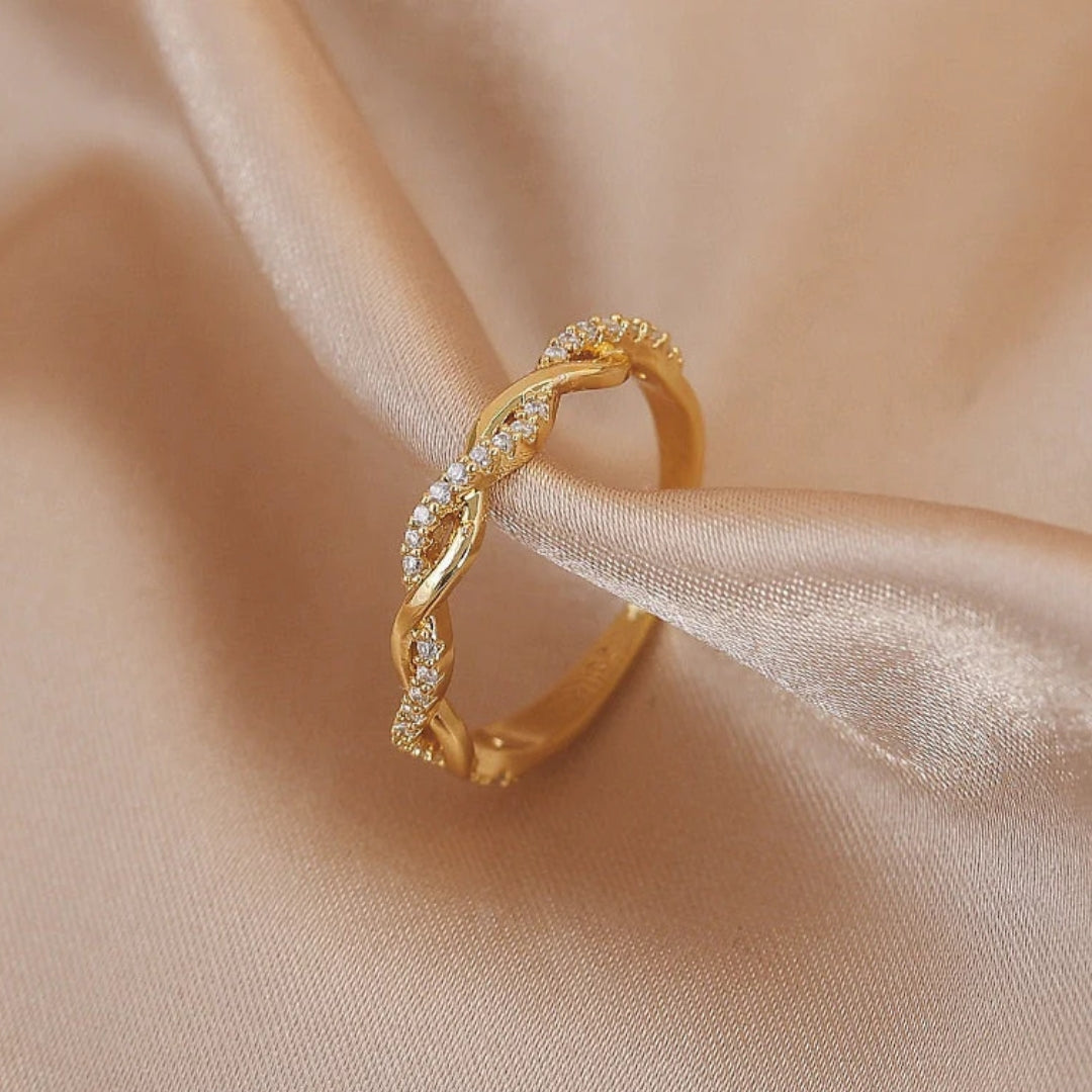 Bague tressée élégante