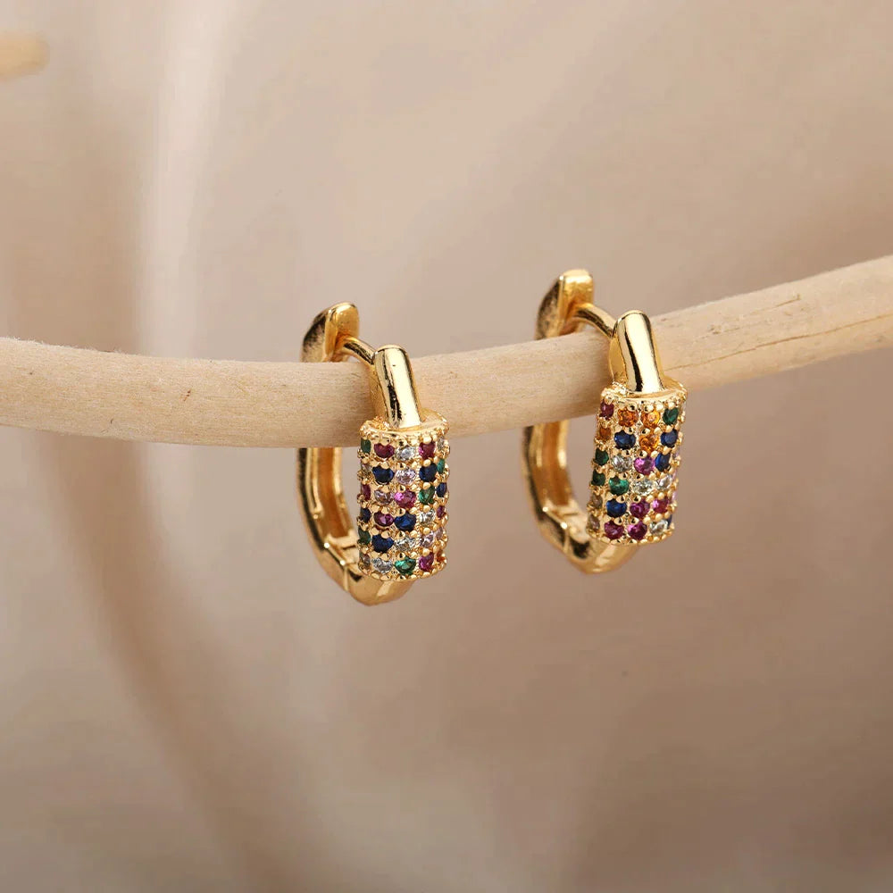 Boucles d'oreilles Minimalistes avec Zircones Multicolores en Or