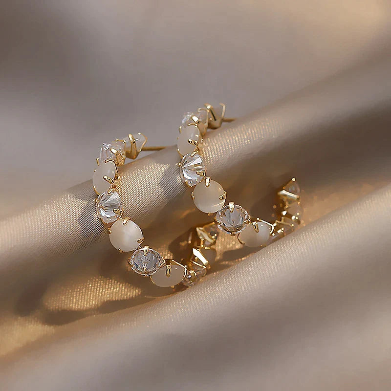 Boucles d'Oreilles avec Zirconium et Opale Blanche en Or