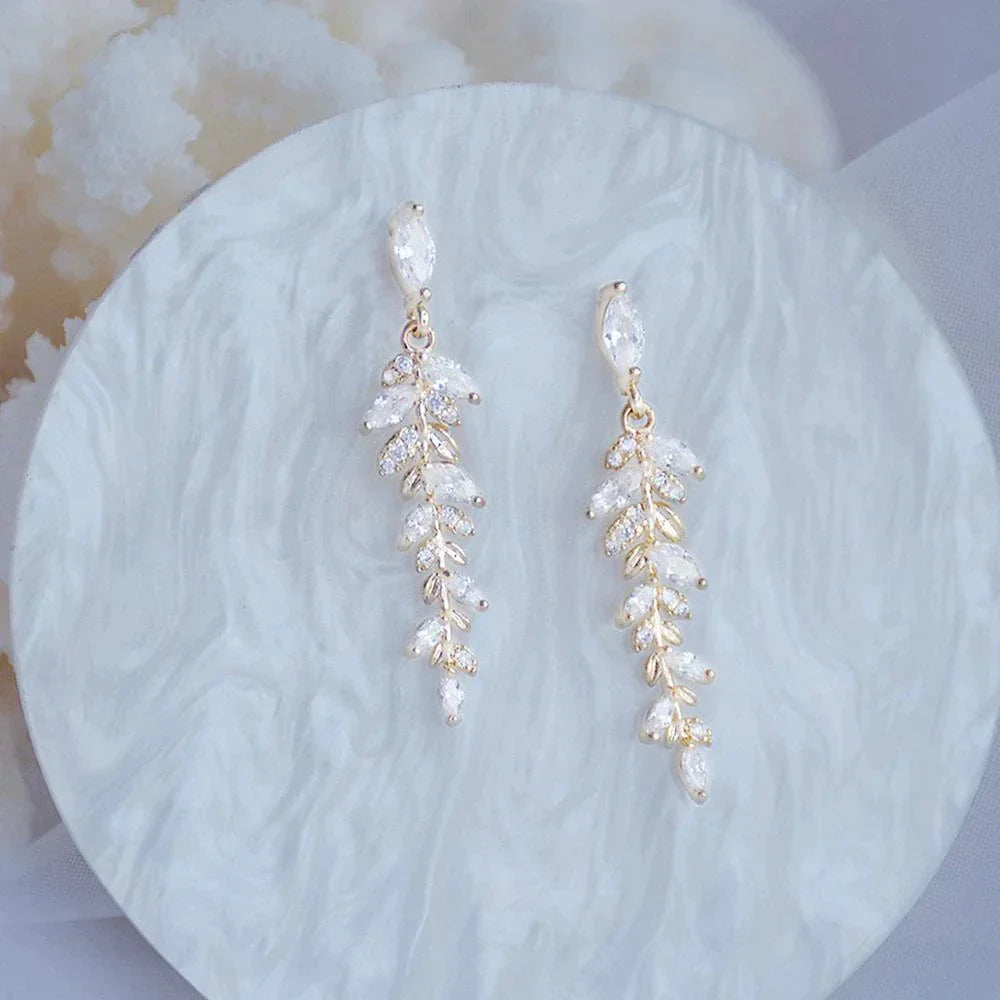 Boucles d'Oreilles Pendantes avec Feuilles en Zirconium en Or