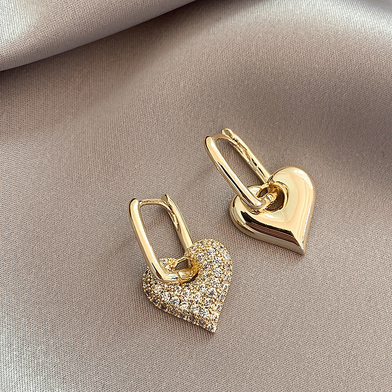 Boucles d'oreilles en Coeurs Dorés et Scintillants